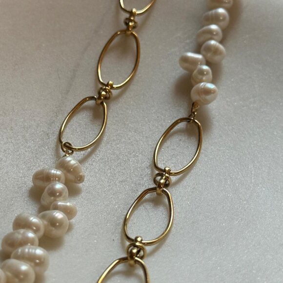 Elegant Freshwater Pearl and 18K Gold Plated Necklace - Picture 2 of 3